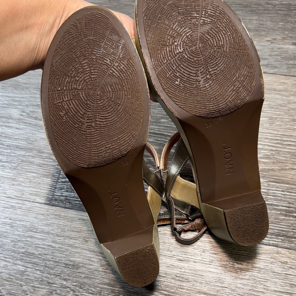 Naot Tan Leather Sandals woman’s 38 (s151) - Picture 7 of 8